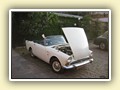 Im Hotel Yak and Yeti kam eine Frau auf mich zu und sagte, sie h�tte einen Sunbeam Alpine aus dem Jahre 1961. Denn hatte sie Neu von ihrem damaligen Liebhaber (dem K�nig) bekommen.